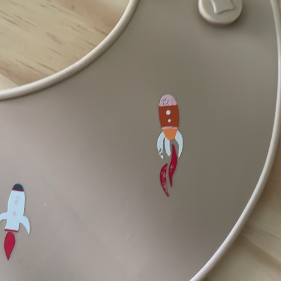 Mushie Silicone Bib - Rockets - Picture 2 of 6